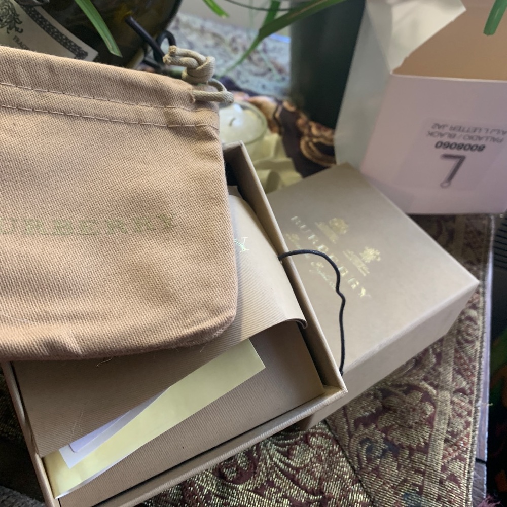 Authentic BURBERRY Silver "R" Key/Charm/pendant in box - Picture 4 of 9